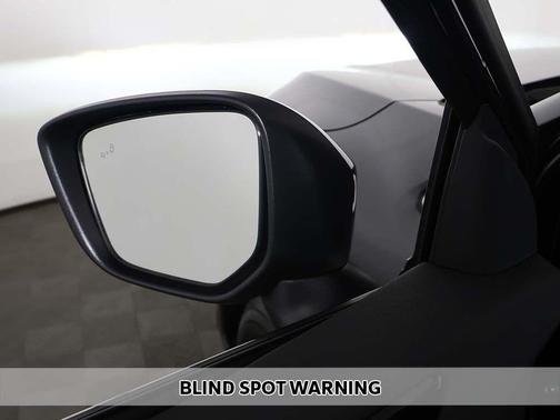 Labrador Black Pearl 2026 Mitsubishi Eclipse Cross SE