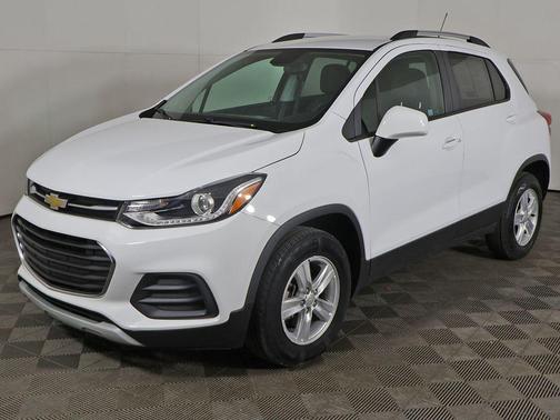 Summit White 2022 Chevrolet Trax LT