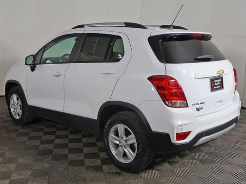 Summit White 2022 Chevrolet Trax LT