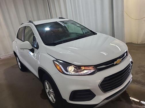 Summit White 2022 Chevrolet Trax LT
