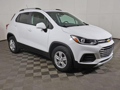 Summit White 2022 Chevrolet Trax LT