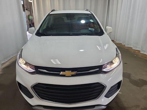 Summit White 2022 Chevrolet Trax LT