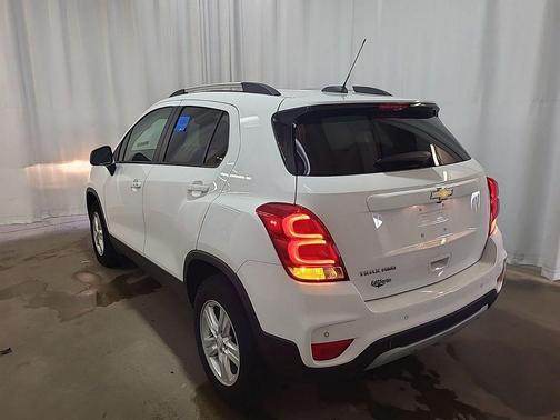 Summit White 2022 Chevrolet Trax LT