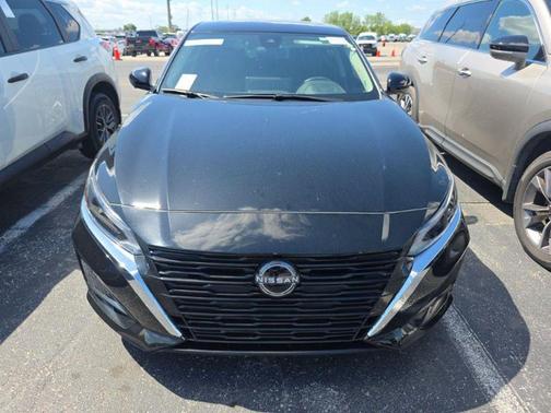 Super Black Clearcoat 2024 Nissan Altima 2.5 SL