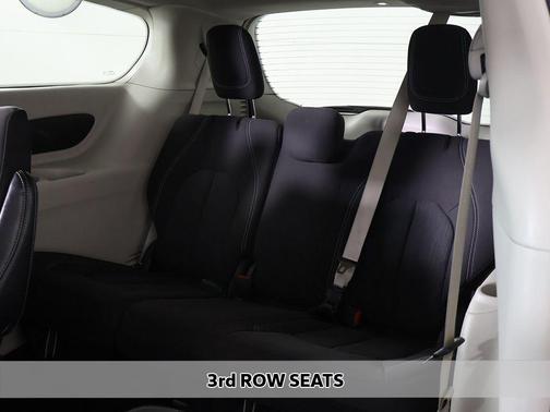 Bright White Clearcoat 2023 Chrysler Voyager LX