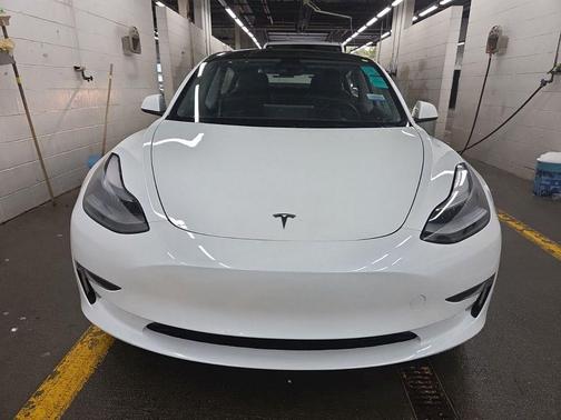 Pearl White Multi-Coat 2023 Tesla Model 3 Standard Range