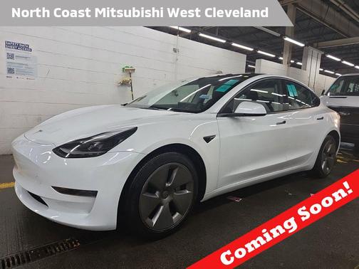 Pearl White Multi-Coat 2023 Tesla Model 3 Standard Range
