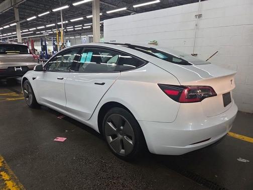 Pearl White Multi-Coat 2023 Tesla Model 3 Standard Range