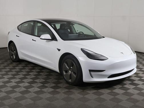 Pearl White Multi-Coat 2023 Tesla Model 3 Standard Range