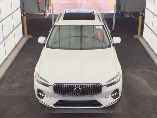 Crystal White Metallic 2023 Volvo XC60 B5 Plus Bright Theme