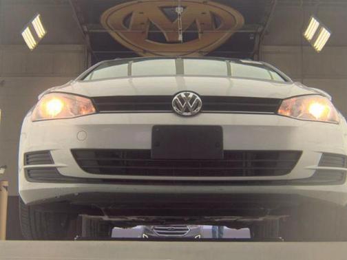 Reflex Silver Metallic 2015 Volkswagen Golf SportWagen TDI S 4-Door