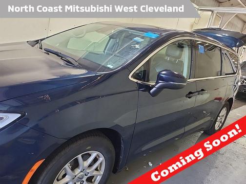 Fathom Blue Pearlcoat 2023 Chrysler Pacifica Touring L
