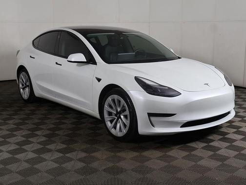 Pearl White Multi-Coat 2023 Tesla Model 3 Standard Range