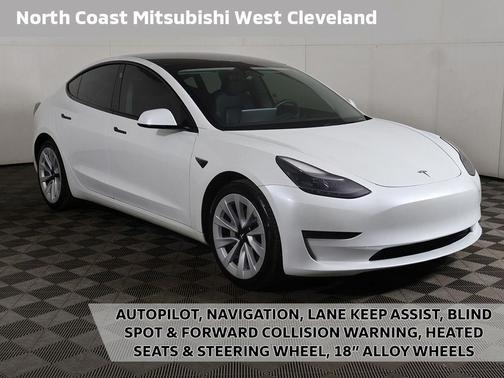 Pearl White Multi-Coat 2023 Tesla Model 3 Standard Range