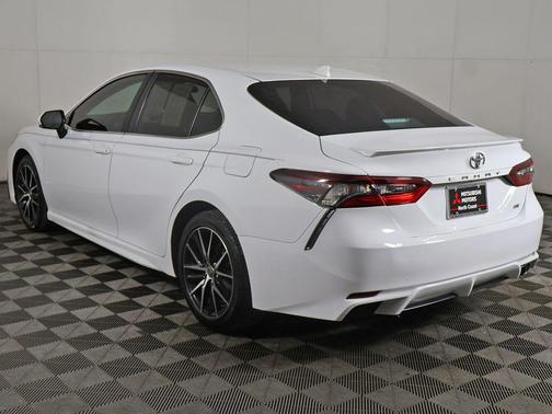 Ice Cap 2023 Toyota Camry SE