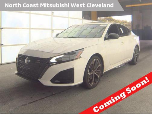 Pearl White Tricoat 2023 Nissan Altima SR FWD