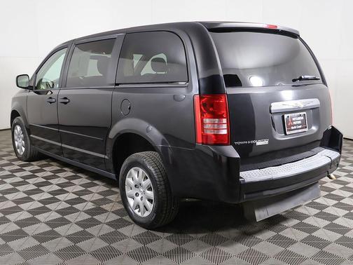 2008 Chrysler Town & Country LX