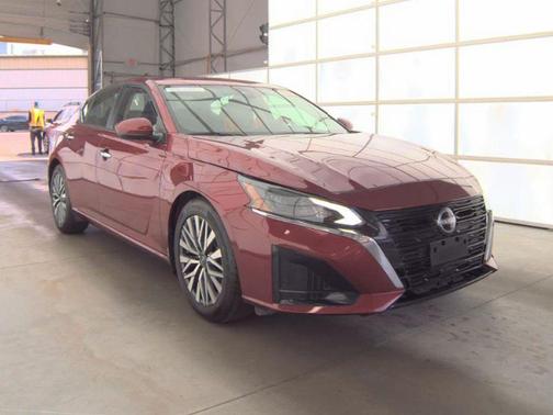 Scarlet Ember Tintcoat 2023 Nissan Altima 2.5 SV