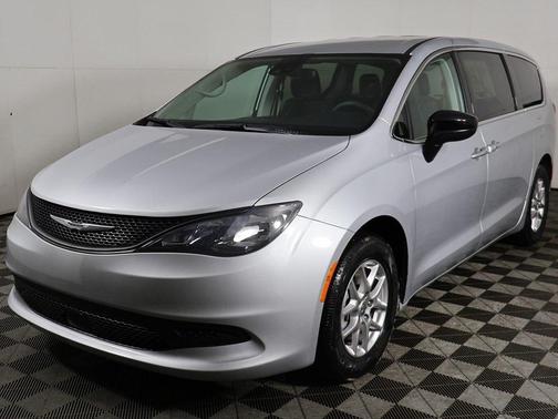 2024 Chrysler Voyager LX