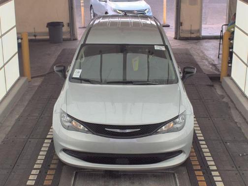 2024 Chrysler Voyager LX