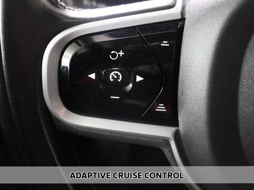 2021 Volvo XC90 T6 Momentum