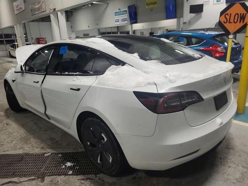 2022 Tesla Model 3 Standard Range