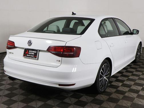 Pure White 2016 Volkswagen Jetta 1.8T Sport