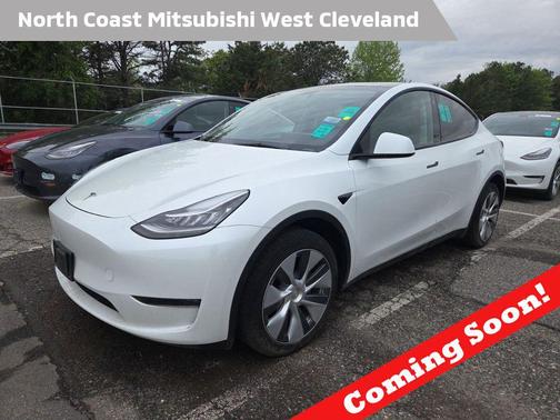 Pearl White Multi-Coat 2023 Tesla Model Y Long Range Dual Motor All-Wheel Drive