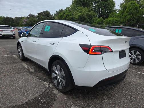 Pearl White Multi-Coat 2023 Tesla Model Y Long Range Dual Motor All-Wheel Drive