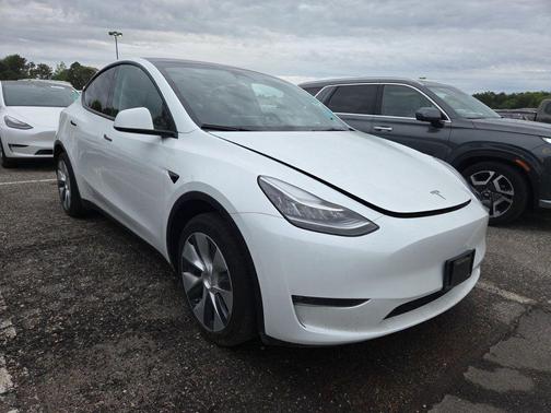 Pearl White Multi-Coat 2023 Tesla Model Y Long Range Dual Motor All-Wheel Drive