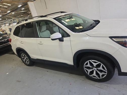 Crystal White Pearl 2020 Subaru Forester Premium