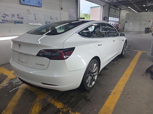 Pearl White Multi-Coat 2018 Tesla Model 3 Long Range