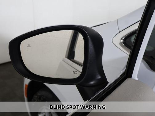 Bright White Clearcoat 2023 Chrysler Pacifica Touring L