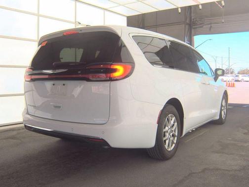 Bright White Clearcoat 2023 Chrysler Pacifica Touring L