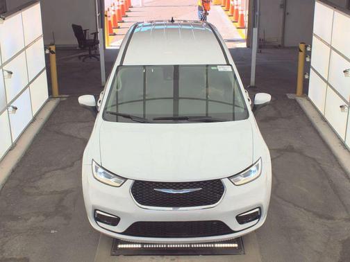 Bright White Clearcoat 2023 Chrysler Pacifica Touring L