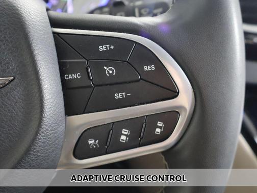 Bright White Clearcoat 2023 Chrysler Pacifica Touring L