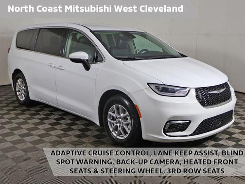 Bright White Clearcoat 2023 Chrysler Pacifica Touring L