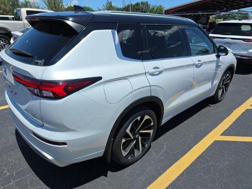 White 2024 Mitsubishi Outlander PHEV SEL