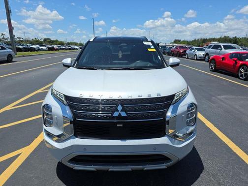 White 2024 Mitsubishi Outlander PHEV SEL