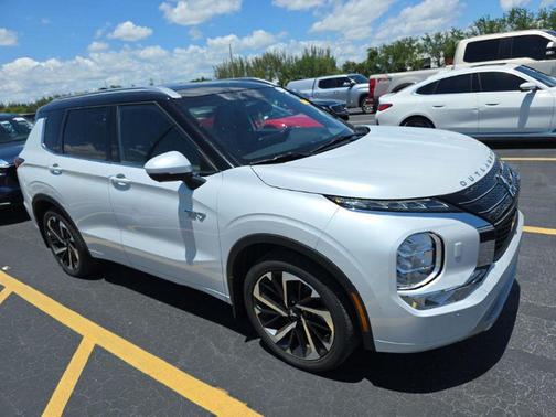 White 2024 Mitsubishi Outlander PHEV SEL