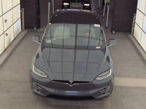Silver 2018 Tesla Model X 75D