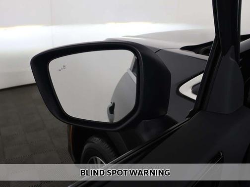 Labrador Black Pearl 2026 Mitsubishi Eclipse Cross SE