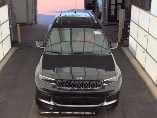 Diamond Black Crystal Pearlcoat 2023 Jeep Grand Cherokee L Summit Reserve