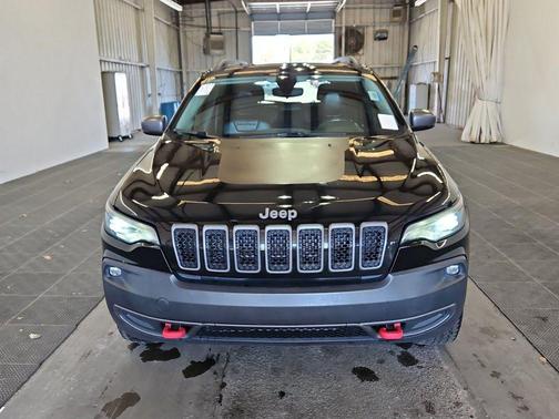 Diamond Black Crystal Pearlcoat 2020 Jeep Cherokee Trailhawk