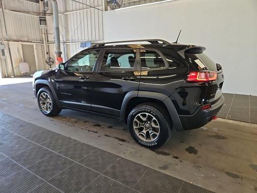 Diamond Black Crystal Pearlcoat 2020 Jeep Cherokee Trailhawk