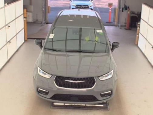 2025 Chrysler Pacifica L