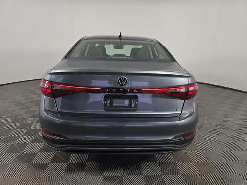Platinum Gray Metallic 2025 Volkswagen Jetta 1.5T SE
