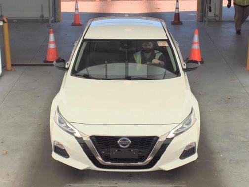 2022 Nissan Altima SR FWD