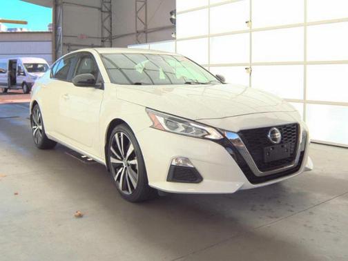 2022 Nissan Altima SR FWD