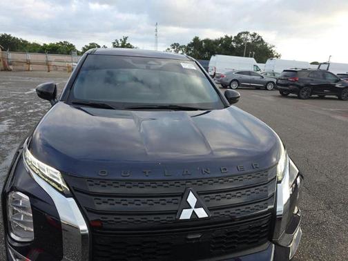 2022 Mitsubishi Outlander SE